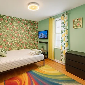 Tropical Comfort In Harlem Cozy With Snacks & Style New York